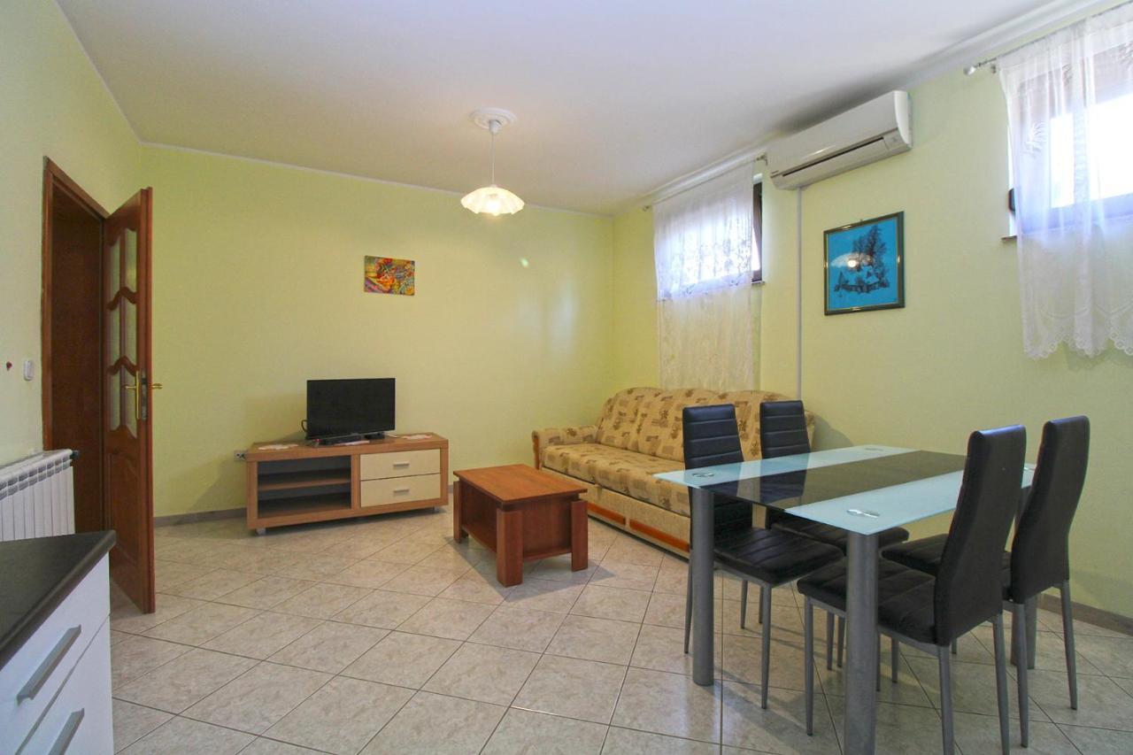 Apartments Veroslava 2159 Pula Exterior foto